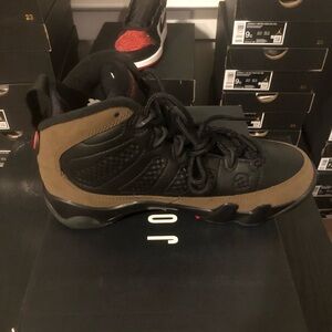 SZ // 7Y/8.5W Air Jordan 9 Olive